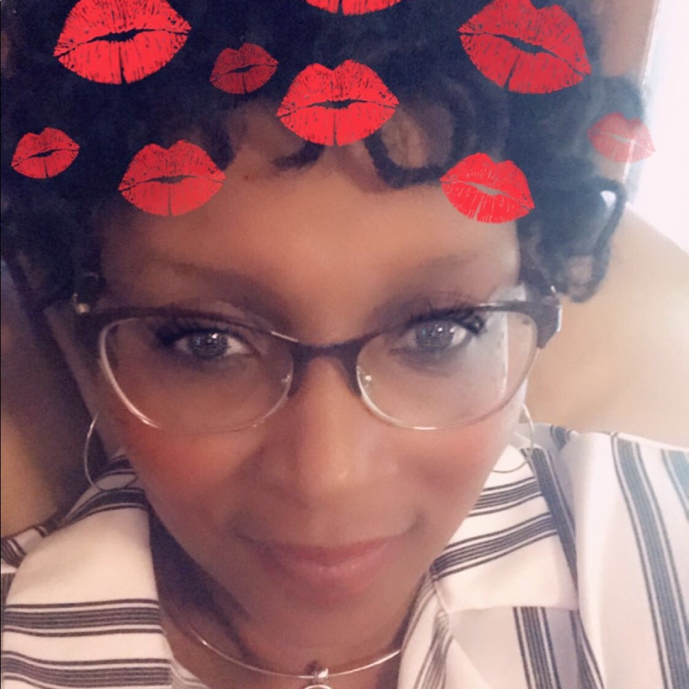 Meet your Posher, Iris